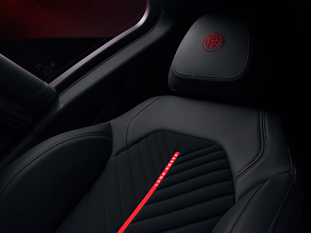 Luna Rossa signature seats & Red Alfa Romeo headrests